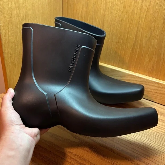 Balenciaga Excavator Boots - Picture 2 of 5